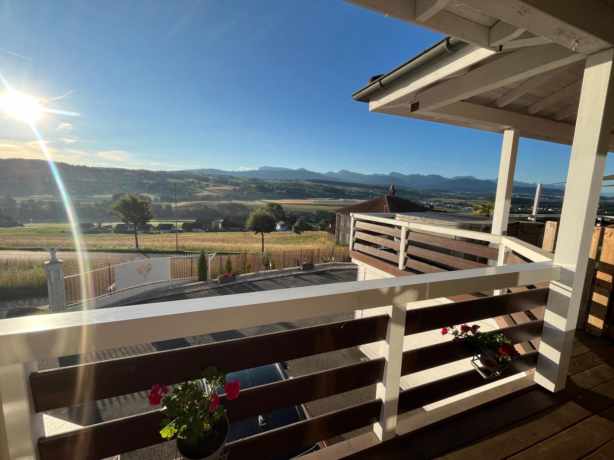 Loft Des Milans, Petit Nid Douillet Perche Sur La Campagne Apartment Ecublens  Exterior photo
